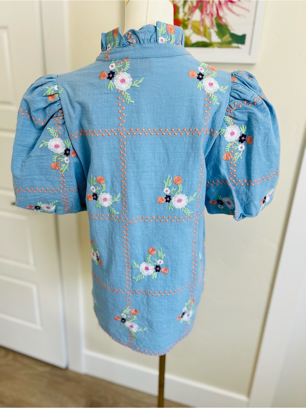 entro Blue Floral Embroidered Puff-Sleeve Blouse ~M~ 🌷 - Picture 2 of 4